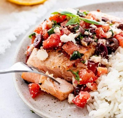 Pan-fried-Salmon-with-Mediterranean-Salsa cropped